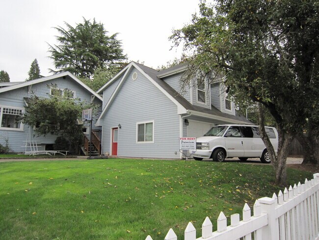 Building Photo - One Bedroom Apartment Above House, Close to Downtown