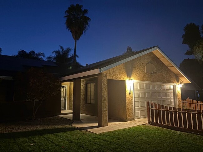 Building Photo - Great 4 bedroom home with pool