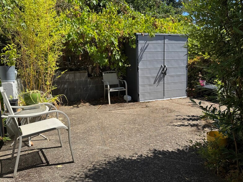 Building Photo - 3354 NW Crest Dr