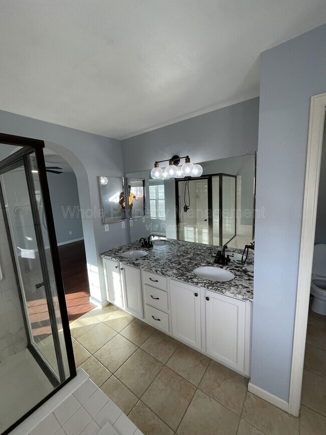 Building Photo - 2737 W Greens Dr