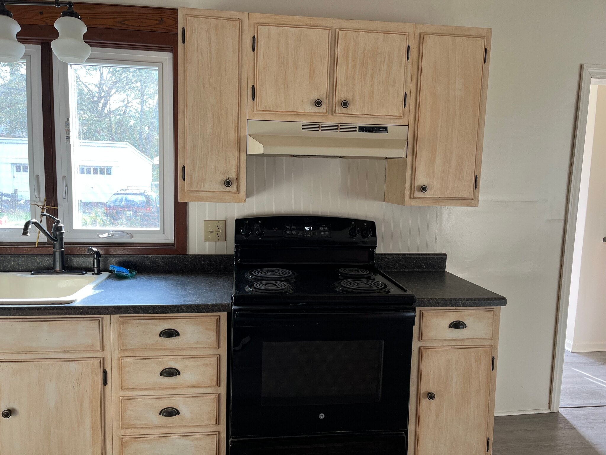 Kitchen - 122 E 4th St