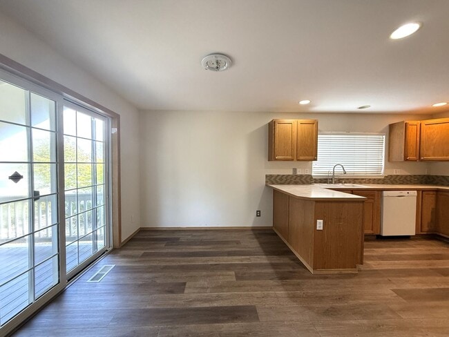 Building Photo - Newly Updated Lake Stevens Home - Avail 8/15!