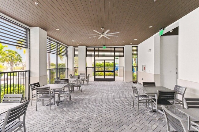 Building Photo - 990 Veleiros Blvd