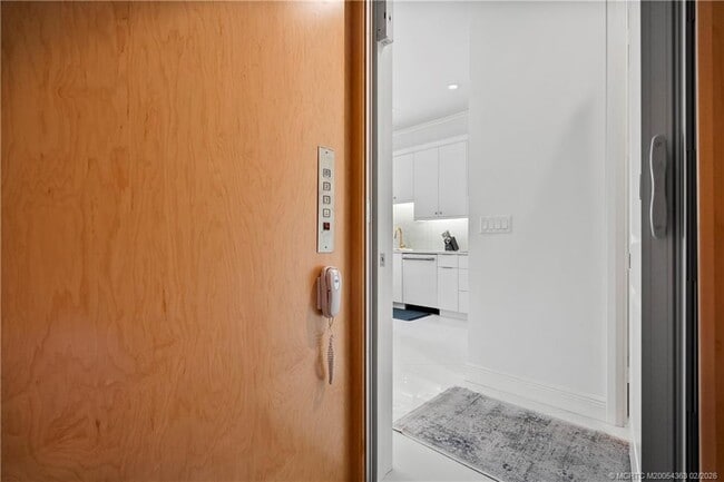 Building Photo - 521 SW Ocean Blvd