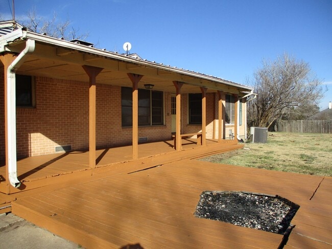 Building Photo - $1800 - 3/2 Country Home Close to Downtown...