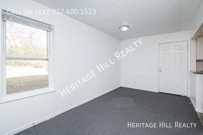 Building Photo - 2 bedroom, 1.5 bath unit in Fairborn withi...