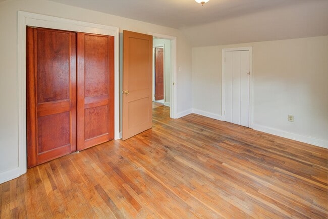 Building Photo - Charming Cecil Cape Cod Showing Saturday 12/13 9am-9:15am