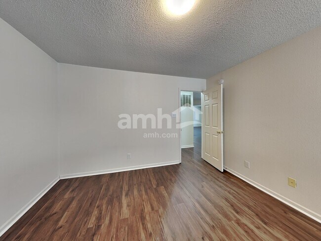 Building Photo - 10167 Hatherley Way