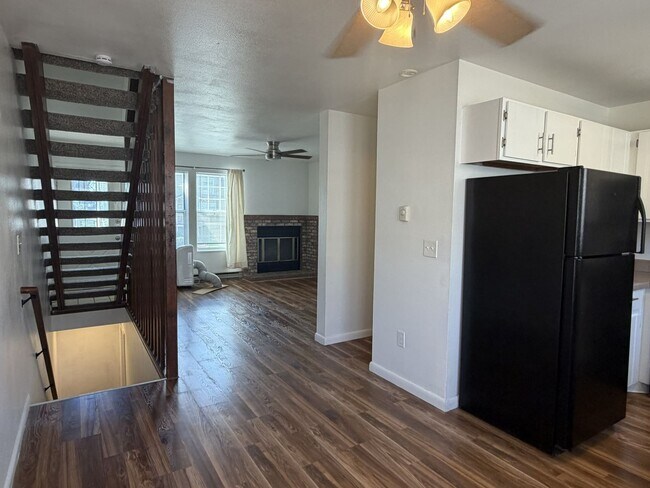 Building Photo - 3200 Azalea Dr