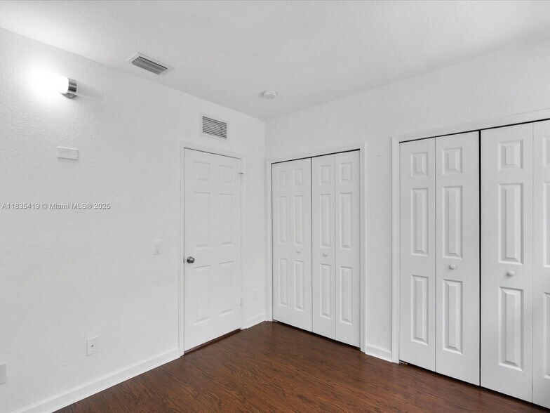 Building Photo - 15568 SW 39th St