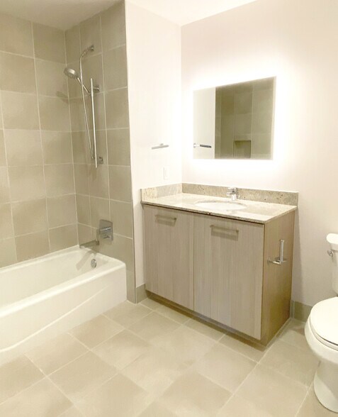 4301 Guest Bath - 515 Church St