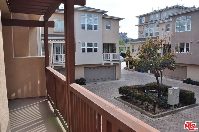 Building Photo - 6010 S Celedon Creek