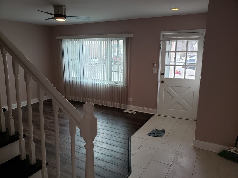 Building Photo - 2142 Rugen Rd