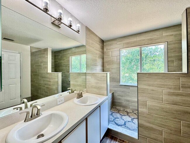 Building Photo - 13014 Fennway Ridge Dr