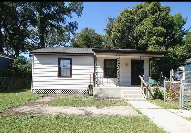 Primary Photo - 2110 Brackland St