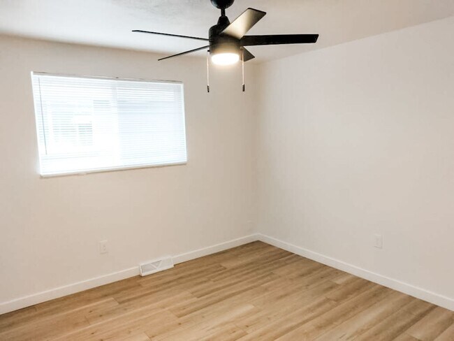 Building Photo - Gorgeous Sloan's Lake 2 bedroom
