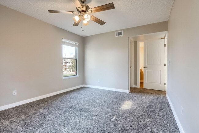 Building Photo - 2 Bedroom condo  with a loft in Littleton