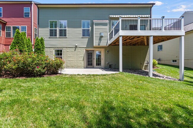 Building Photo - 1112 Saxton Dr