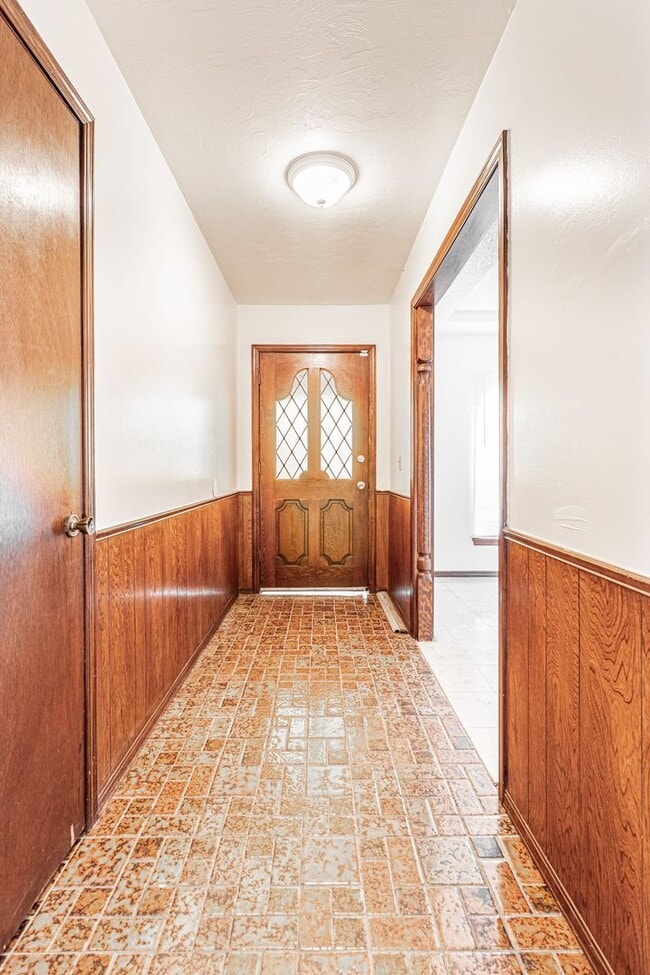 Building Photo - 4 Bed 2 Bath in SW Oklahoma City