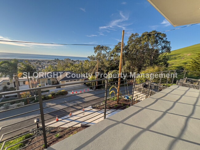Building Photo - AVAILABLE NOW - Luxury Ocean-View Home in Prime Morro Bay Location - 3 Bed / 3 Bath