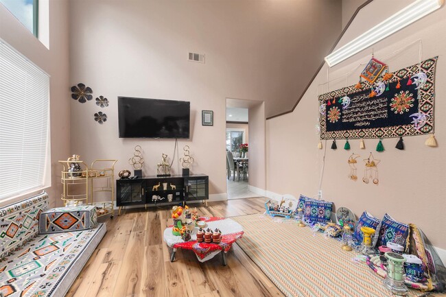Building Photo - 10394 Valley Waters Dr