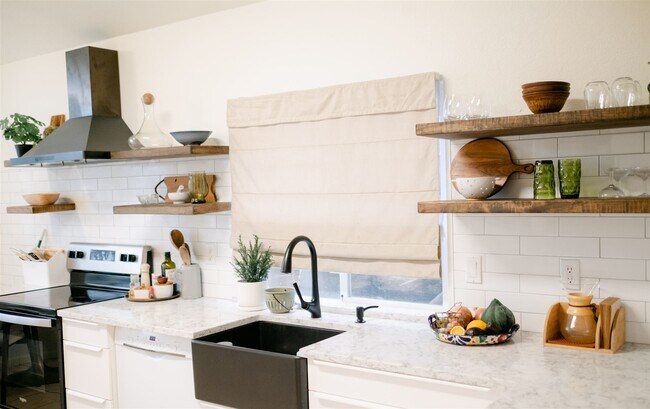 Building Photo - 2120 Boyden Dr