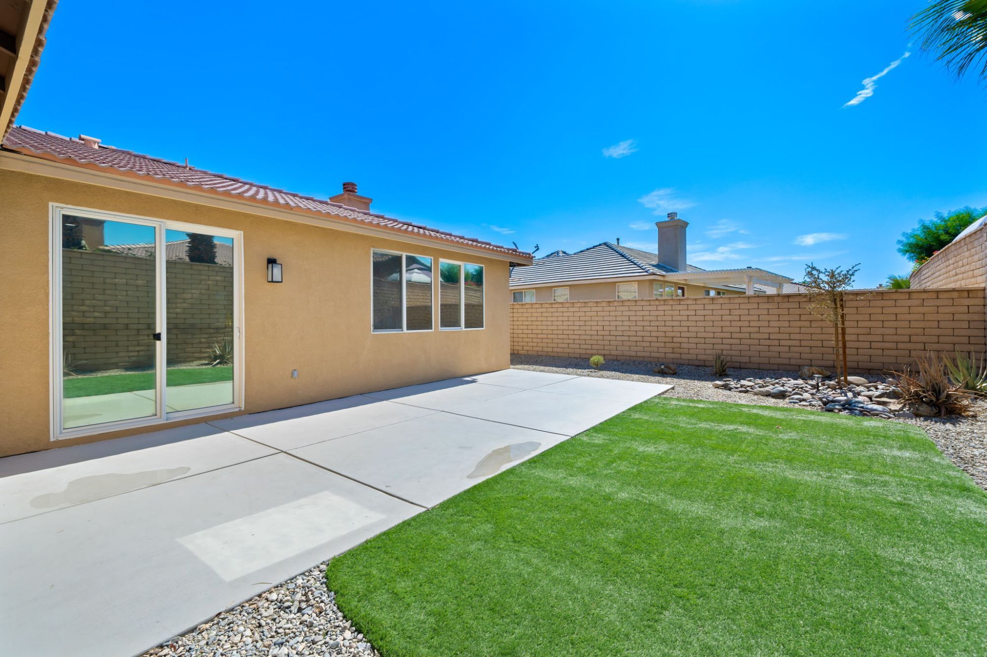 Building Photo - 79915 Grasmere Ave