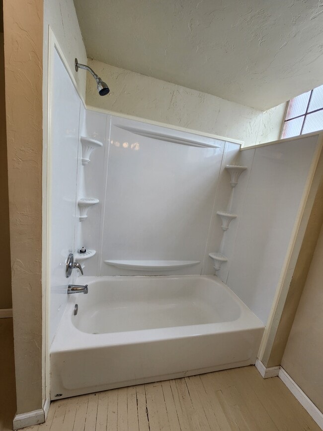 Building Photo - 208 E Main St