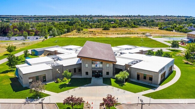 Building Photo - Stunning Modern Home Near NE Foothills | Mountain Views | Designer Finishes