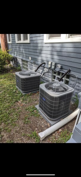 Building Photo - 627 Hawthorn Ave