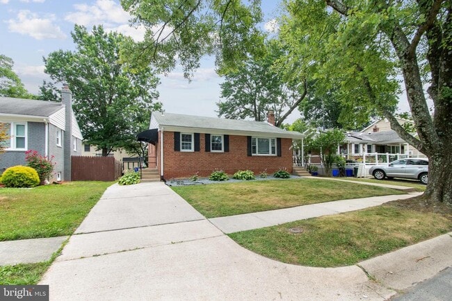 Building Photo - 9923 Mayfield Dr