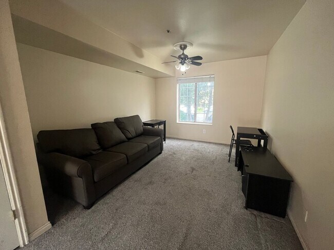 Building Photo - Furnished 1 bedroom apartment for rent.