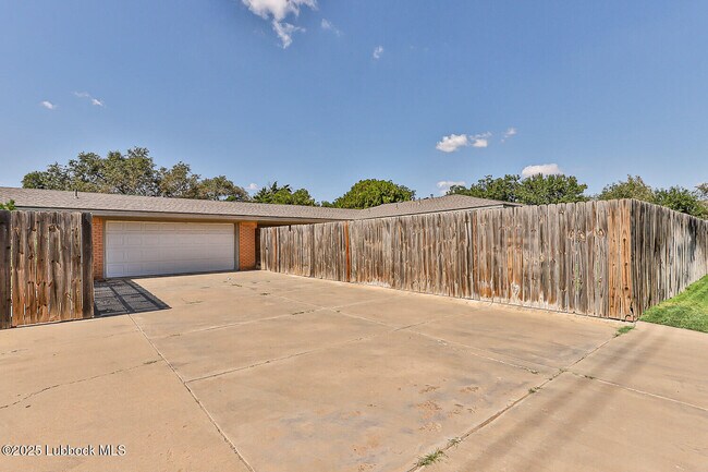 Building Photo - 2601 33rd St