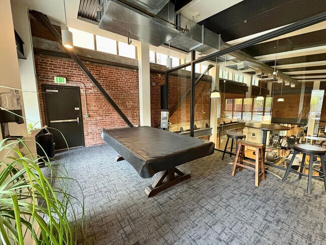Building Photo - Corner Unit With Views