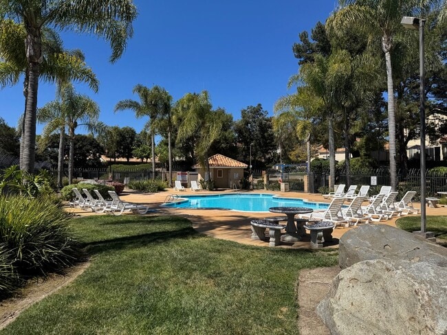 Building Photo - Open House Saturday 5/3 from 10 to 2pm-Bea...