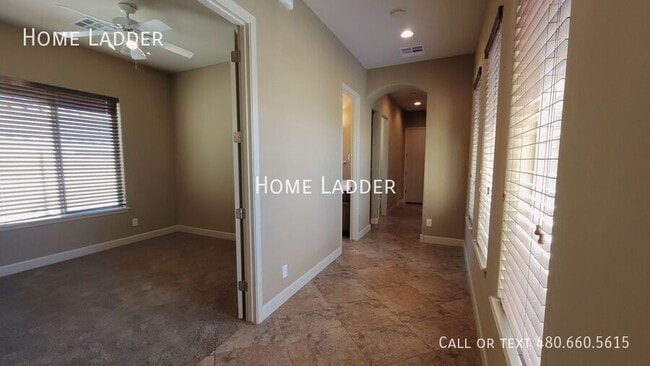 Building Photo - 1708 W Dusty Wren Dr