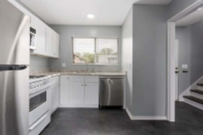 Building Photo - 423 W 87 Pl