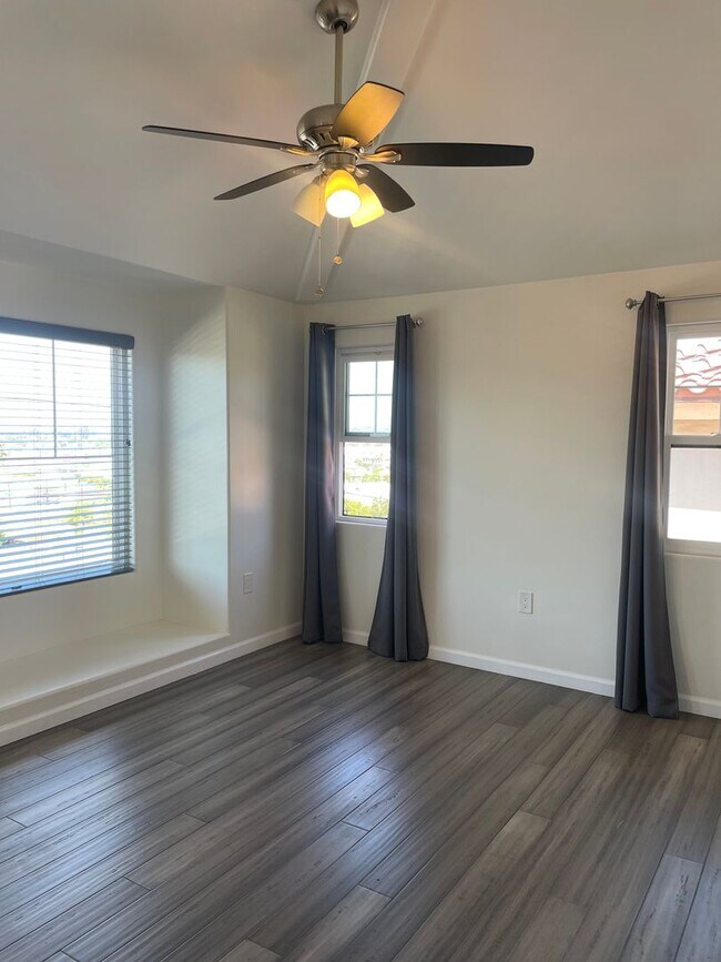 Building Photo - Move in Special!! Beautiful 4 bed/4.5 bath...