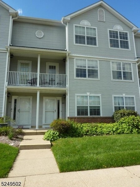 Primary Photo - 303 Mercer Ct
