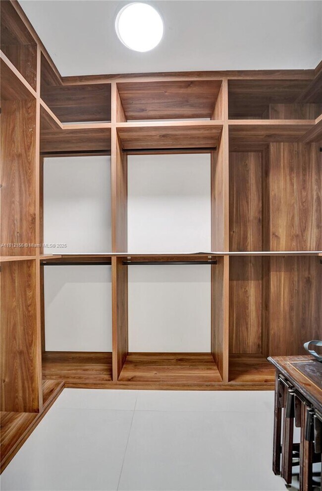 Building Photo - 20281 E Country Club Dr