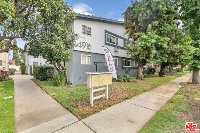 Building Photo - 4916 Hazeltine Ave
