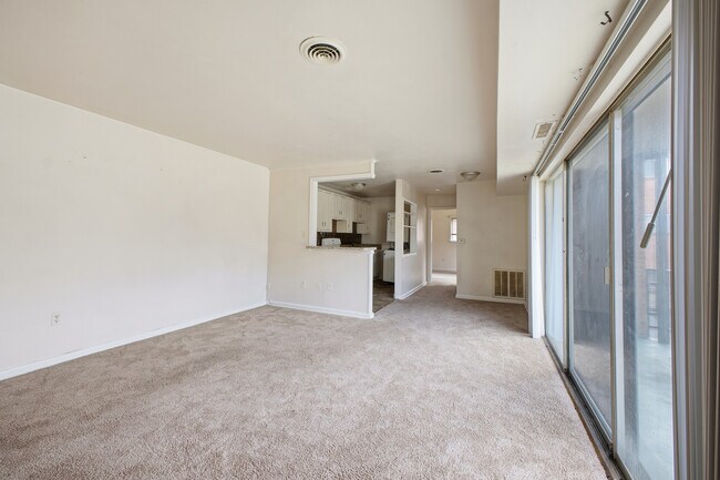 Building Photo - The Greenbrier Apartments