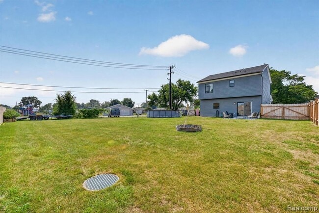 Building Photo - 25760 Groveland St