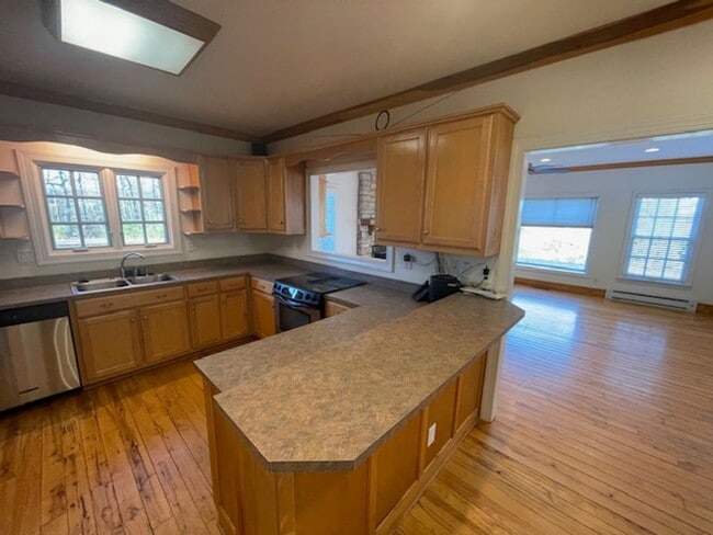 Building Photo - Mebane Farmhouse Available Now!