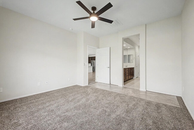 Building Photo - 7104 W Spur Dr