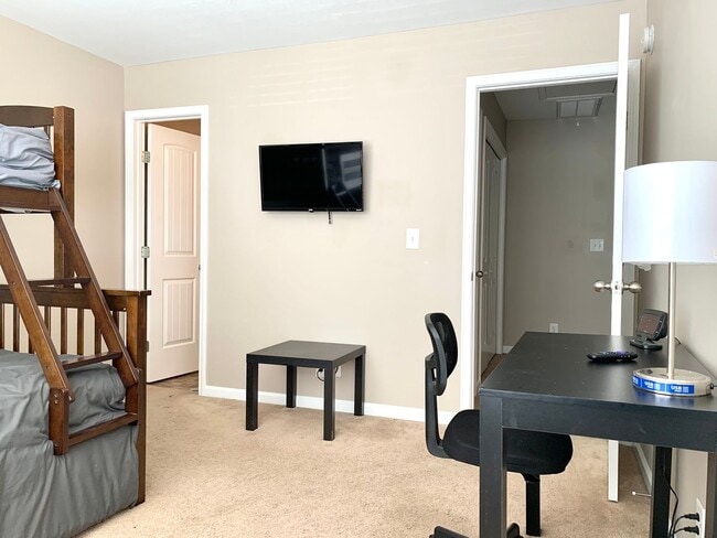 Building Photo - 337 Sam Houston Cir