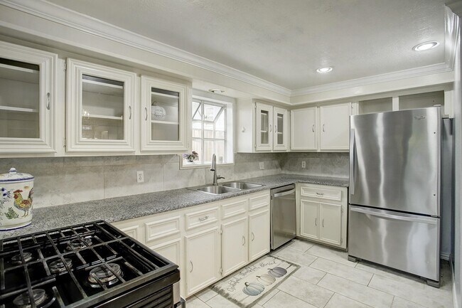 Building Photo - 5303 Tallow Ln