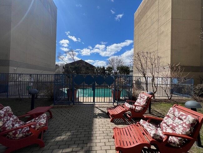 Building Photo - 170 Gore St