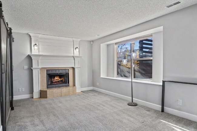 Building Photo - Beautiful 4 Bedroom Home with Backyard The...