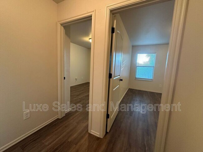 Building Photo - 412 Chalk Hill Ct